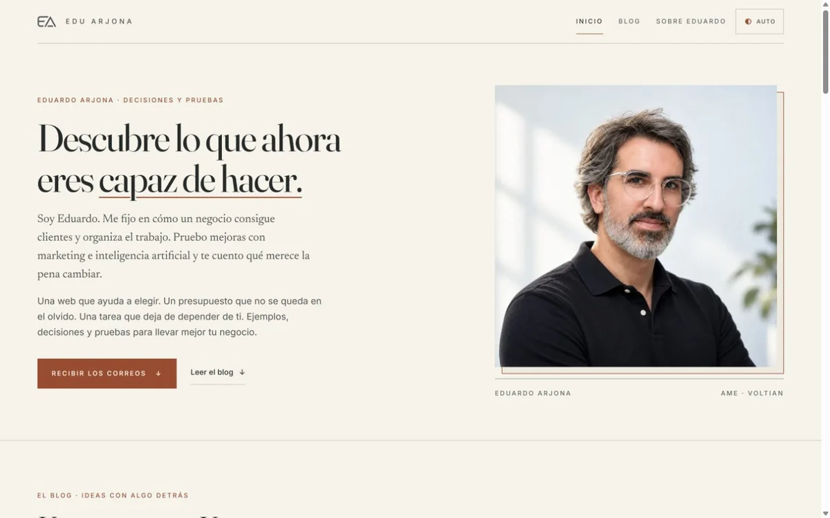 Portada de la web de Eduardo Arjona, con su retrato y el titular Descubre lo que ahora eres capaz de hacer.